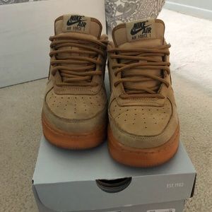 TAN NIKE AIRFORCES SIze 5